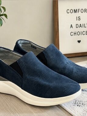Moshn Verve Navy Slip Resistant Comfort Shoes Women’s 10